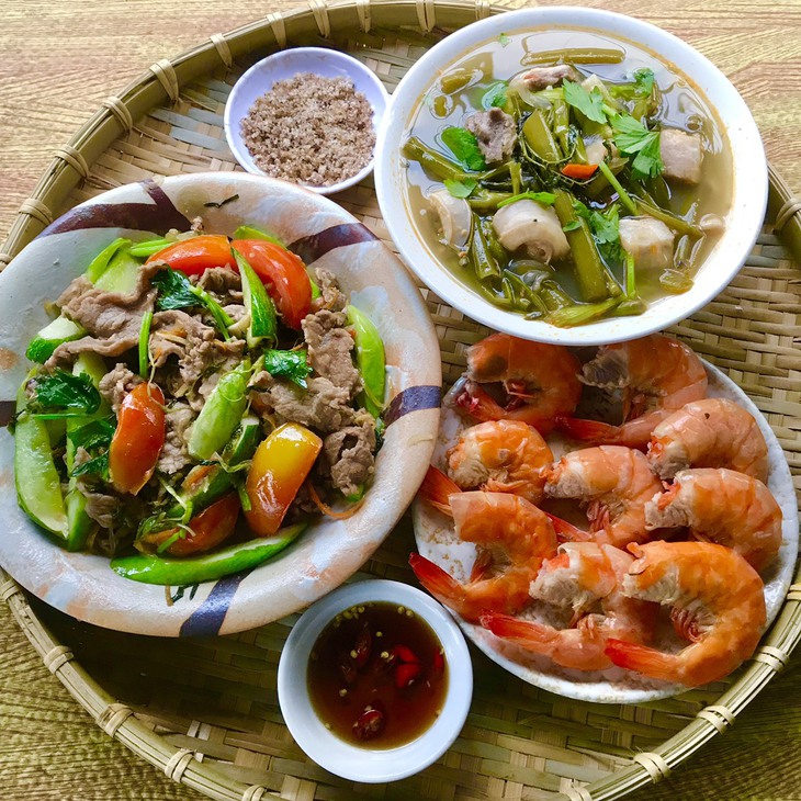 Mâm cơm ngày Tết 2023: 100 mâm cơm ba miền Bắc – Trung – Nam đẹp như tranh khiến ai cũng trầm trồ - Ảnh 56. Mâm cơm ngày Tết 2023: 100 mâm cơm ba miền Bắc – Trung – Nam đẹp như tranh khiến ai cũng trầm trồ - Ảnh 56.