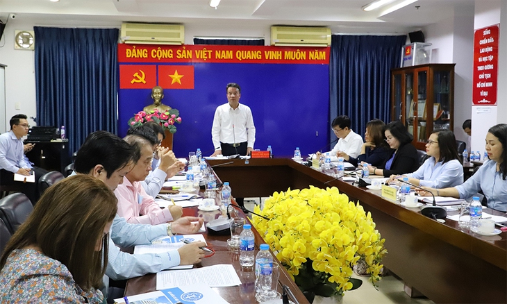 Phải nắm chắc dữ liệu mới có thể vận động người dân tham gia BHXH, BHYT
- Ảnh 1. Phải nắm chắc dữ liệu mới có thể vận động người dân tham gia BHXH, BHYT
- Ảnh 1.