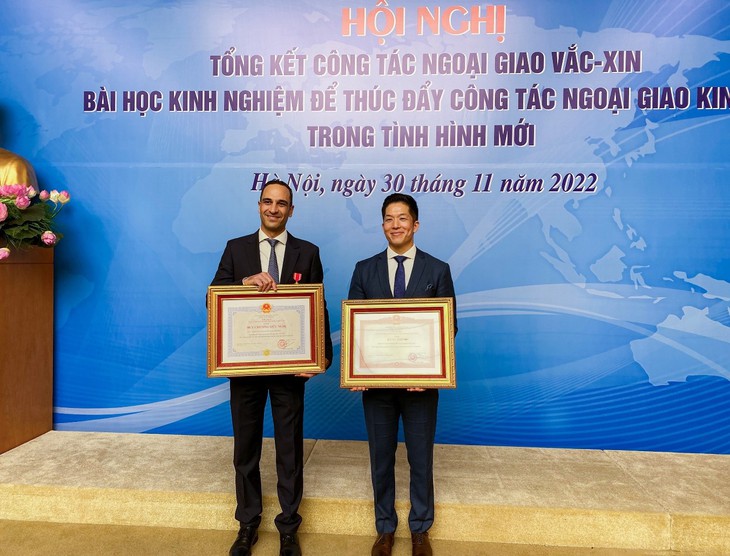 Pfizer Việt Nam vinh dự đón nhận bằng khen của Thủ Tướng Chính phủ - Ảnh 1. Pfizer Việt Nam vinh dự đón nhận bằng khen của Thủ Tướng Chính phủ - Ảnh 1.