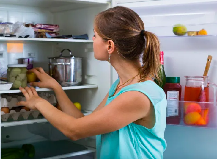 5 mẹo vệ sinh tủ lạnh siêu sạch để chuẩn bị đón Tết - Ảnh 1.
