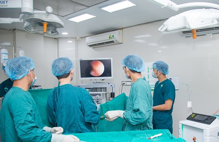 Tán sỏi ngoài cơ thể dùng để chữa bệnh sỏi thận sử dụng sóng xung kích hội tụ vào viên sỏi để tán vỡ nó. Ảnh minh họa
