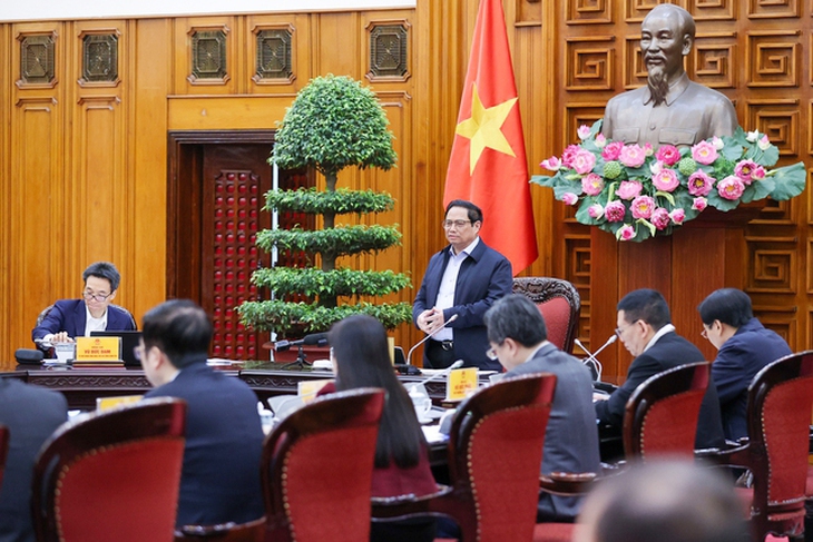 Thủ tướng yêu cầu có chính sách giá cả hợp lý đối với thuốc, trang thiết bị y tế, xăng dầu… - Ảnh 2. Thủ tướng yêu cầu có chính sách giá cả hợp lý đối với thuốc, trang thiết bị y tế, xăng dầu… - Ảnh 2.