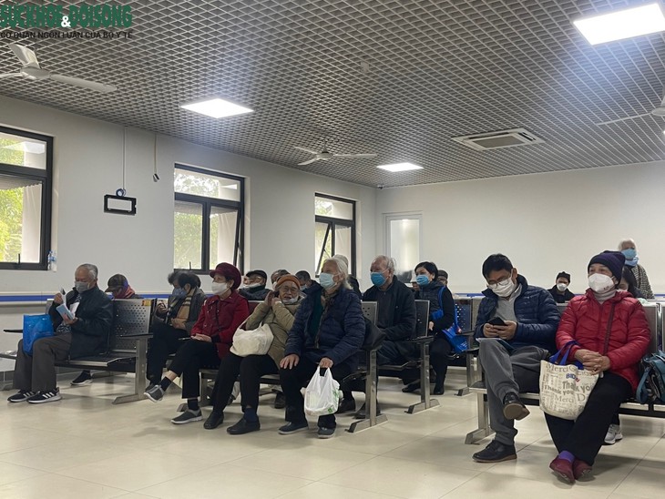 Hà Nội: Người cao tuổi vào viện tăng đột biến do thời tiết lạnh - Ảnh 3.