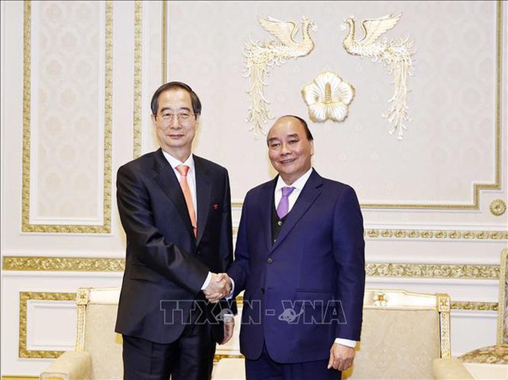 Chủ tịch nước Nguyễn Xuân Phúc hội kiến Thủ tướng Hàn Quốc Han Duck Soo - Ảnh 1. Chủ tịch nước Nguyễn Xuân Phúc hội kiến Thủ tướng Hàn Quốc Han Duck Soo - Ảnh 1.