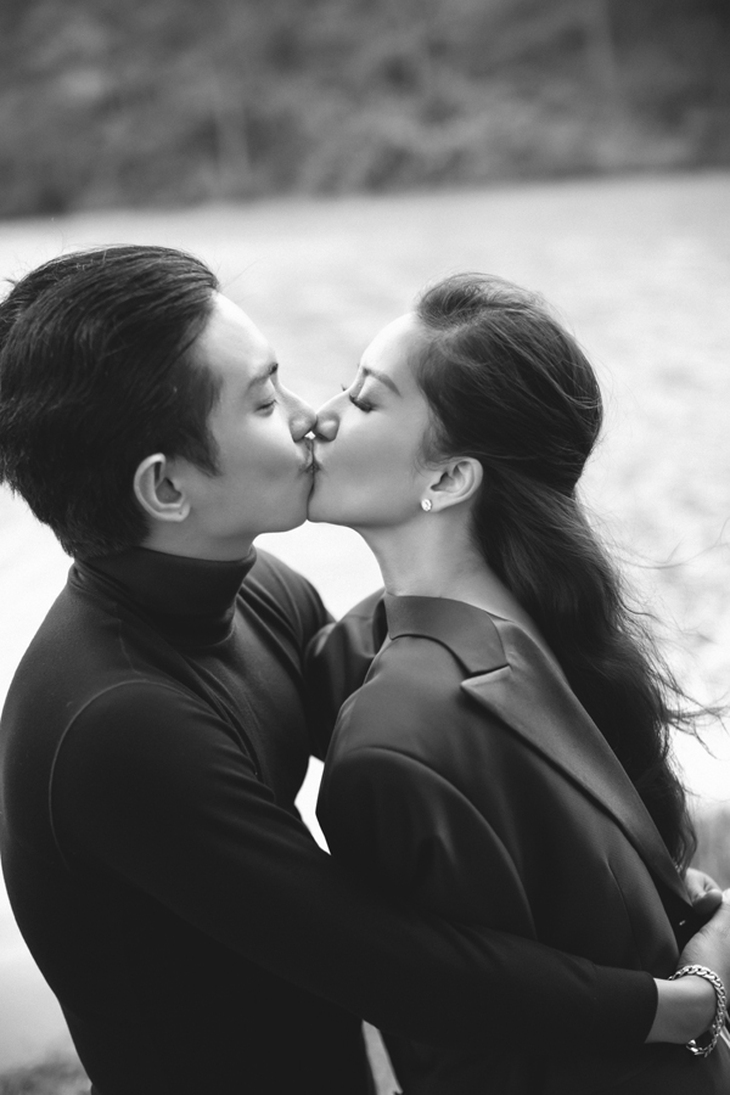Con trai, con gái Khánh Thi - Phan Hiển "chiếm sóng" bố mẹ trong 3 bộ ảnh cưới  - Ảnh 3.