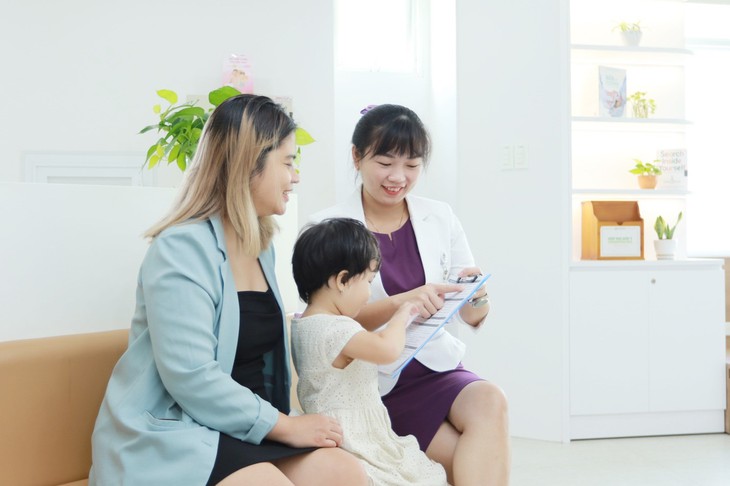 Bất thường nào chứng tỏ đôi mắt trẻ đang "kêu cứu"? - Ảnh 2.