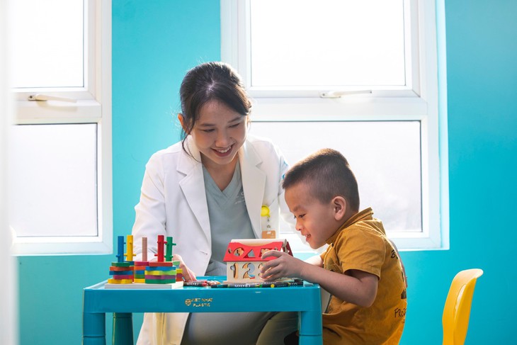 Chăm sóc sức khỏe mắt cho trẻ nhỏ với chuyên gia giỏi - Ảnh 3.