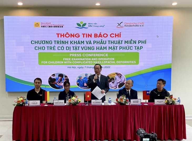 Phẫu thuật cho bé gái 5 tuổi bị nhiễm nấm “ăn” thủng hết vòm miệng - Ảnh 1.