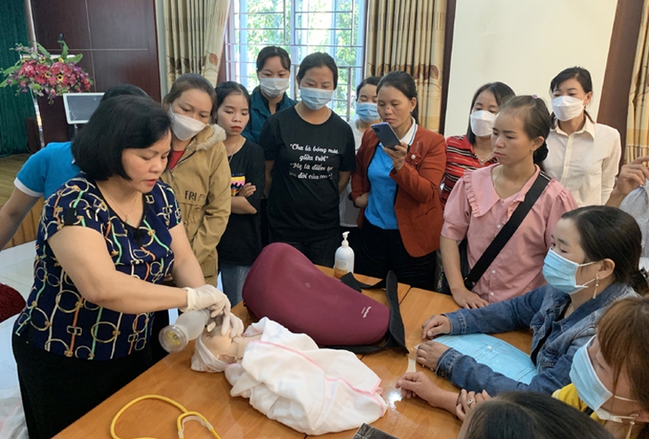 Tìm giải pháp hỗ trợ cô đỡ thôn bản - Ảnh 3.