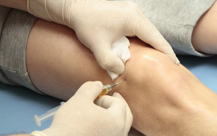 Có nên tiêm steroid trị viêm khớp gối?