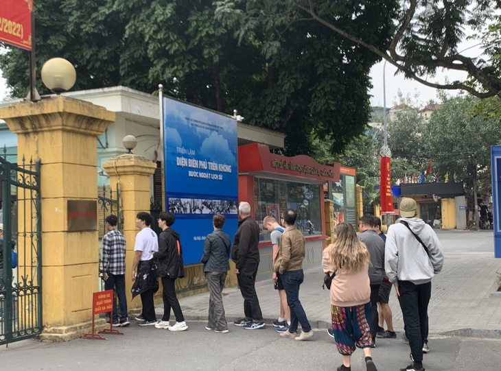 Cận cảnh hơn 200 tư liệu, hiện vật tái hiện chiến tích lịch sử “Điện Biên Phủ trên không” - Ảnh 1. Cận cảnh hơn 200 tư liệu, hiện vật tái hiện chiến tích lịch sử “Điện Biên Phủ trên không” - Ảnh 1.