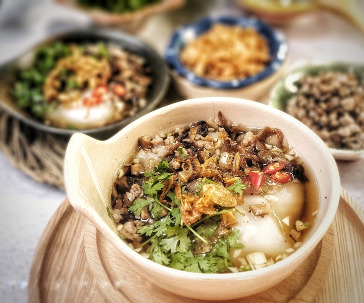 Hà Nội những ngày trở rét, người người kéo nhau ra hàng quán vỉa hè ăn đủ loại bánh nóng hổi này - Ảnh 6.