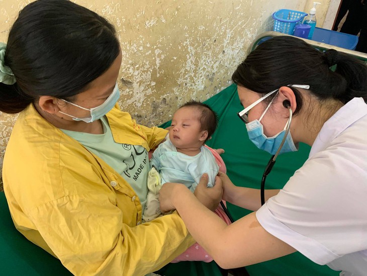 Giải bài toán nhân lực y tế cho địa phương miền núi - Ảnh 4. Giải bài toán nhân lực y tế cho địa phương miền núi - Ảnh 4.