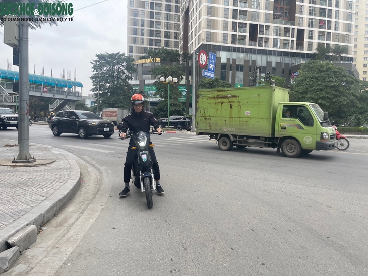Trải nghiệm xe điện 2 bánh miễn phí kết nối với xe buýt BRT ở Hà Nội - Ảnh 8. Trải nghiệm xe điện 2 bánh miễn phí kết nối với xe buýt BRT ở Hà Nội - Ảnh 8.