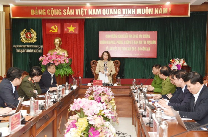 Thứ trưởng Bộ Y tế kiểm tra công tác phòng, chống HIV/AIDS, ma túy, mại dâm tại Nghệ An - Ảnh 2. Thứ trưởng Bộ Y tế kiểm tra công tác phòng, chống HIV/AIDS, ma túy, mại dâm tại Nghệ An - Ảnh 2.