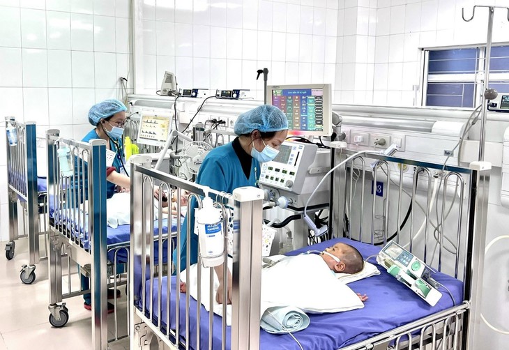 Hồi sức tích cực nhi – BV Sản Nhi Bắc Ninh: Nơi giành giật sự sống cho bệnh nhi nặng - Ảnh 4. Hồi sức tích cực nhi – BV Sản Nhi Bắc Ninh: Nơi giành giật sự sống cho bệnh nhi nặng - Ảnh 4.