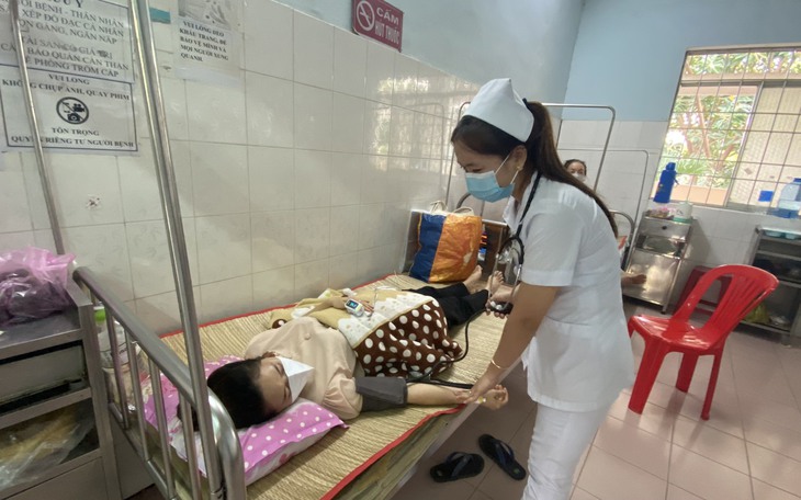 Người nhà bệnh nhân lao vào hành hung 2 nhân viên y tế