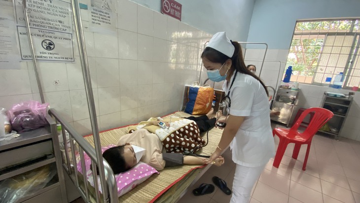 Đồng Tháp: Xác minh thông tin nhân viên y tế bị người nhà bệnh nhân hành hung - Ảnh 1.