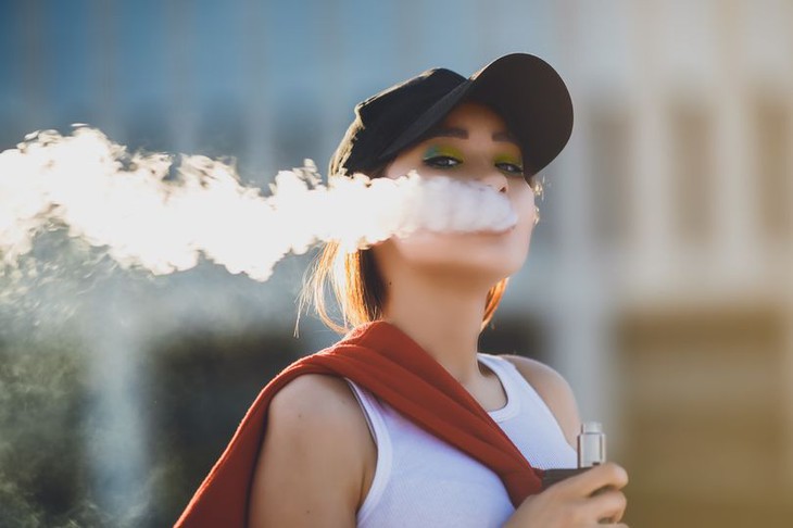Chuyên gia giáo dục chỉ cách để con tránh xa với thuốc lá điện tử - Ảnh 2.