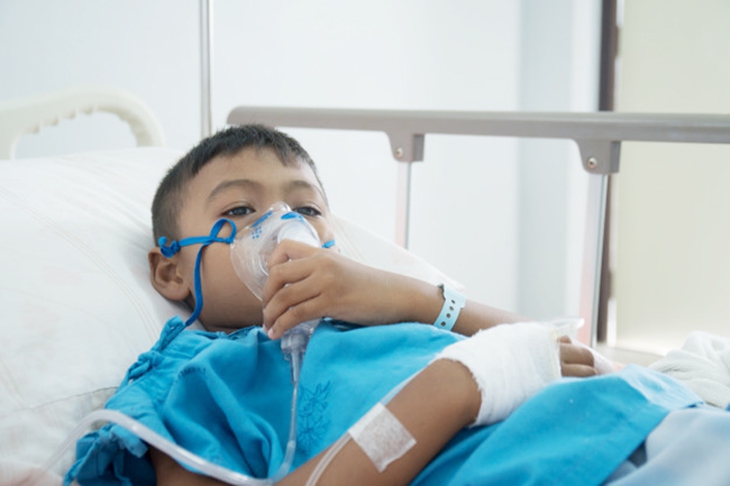 Bệnh lao ngoài phổi do vi khuẩn lao gây ra..Trẻ em cũng có thể mắc các bệnh lao ngoài phổi như lao màng bụng, lao cột sống, lao màng ngoài tim, lao xương khớp… Ảnh minh hoạ