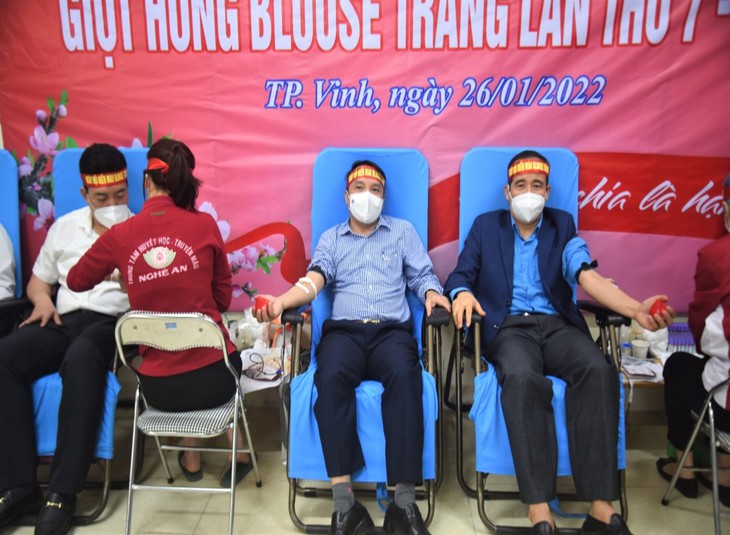 Cung ứng 60.355 đơn vị máu và chế phẩm máu cho 2 tỉnh Nghệ An và Hà Tĩnh - Ảnh 1.
