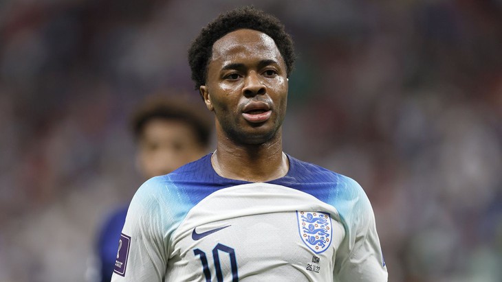 Về Anh để giải quyết vụ nhà bị trộm, ngôi sao Raheem Sterling kịp quay trở lại Qatar cho tứ kết World Cup - Ảnh 2. Về Anh để giải quyết vụ nhà bị trộm, ngôi sao Raheem Sterling kịp quay trở lại Qatar cho tứ kết World Cup - Ảnh 2.