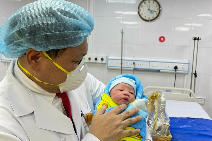 Gần 3.800 ca cấp cứu tai nạn do đánh nhau; phẫu thuật hơn 17.000 ca cấp cứu trong 7 ngày Tết - Ảnh 1.