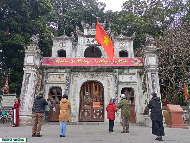 Người Hà Nội đi lễ đầu năm thời COVID - Ảnh 7.