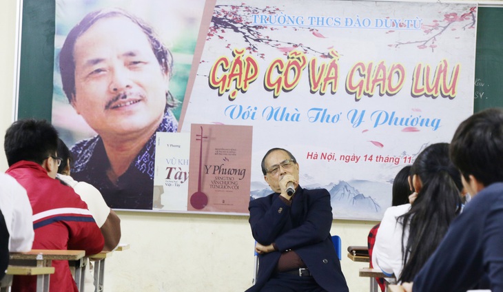 Nhà thơ Y Phương đột ngột qua đời, còn mãi ‘Nói với con’ - Ảnh 5. Nhà thơ Y Phương đột ngột qua đời, còn mãi ‘Nói với con’ - Ảnh 5.
