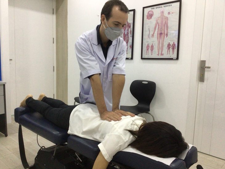 Chi phí mổ thoát vị đĩa đệm bao nhiêu tiền? - Ảnh 1.