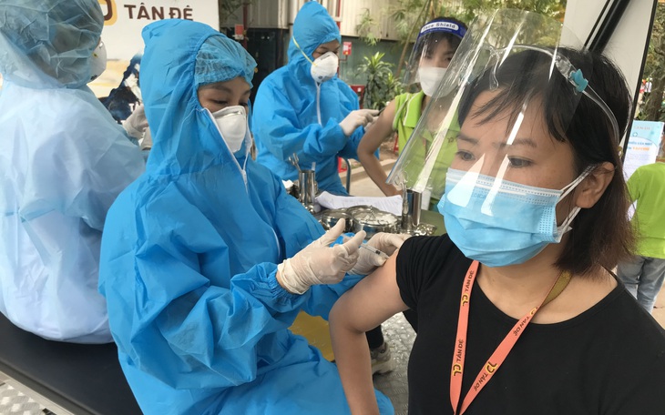 Chiều 11/2: Cả nước đã tiêm gần 185 triệu liều vaccine phòng COVID-19; 53 tỉnh, thành bao phủ mũi 2 trên 90%