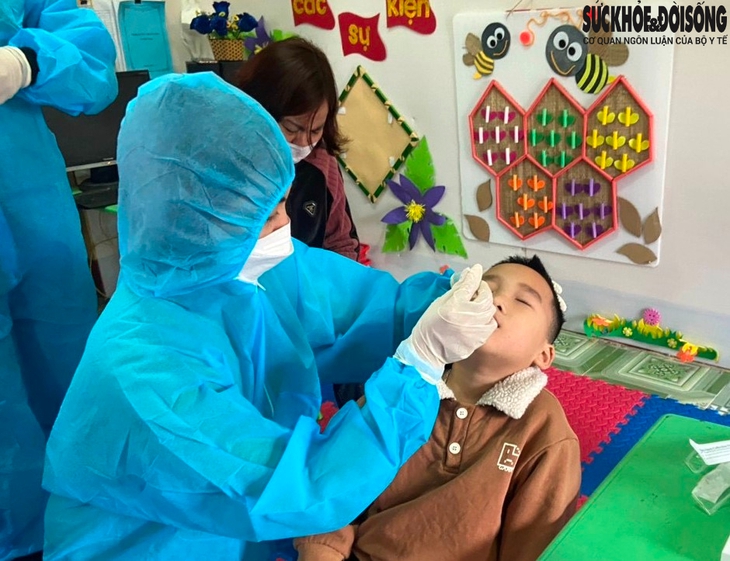 Hơn 2.800 giáo viên, học sinh Hải Dương mắc COVID-19, toàn tỉnh có 38 ca tử vong - Ảnh 1. Hơn 2.800 giáo viên, học sinh Hải Dương mắc COVID-19, toàn tỉnh có 38 ca tử vong - Ảnh 1.