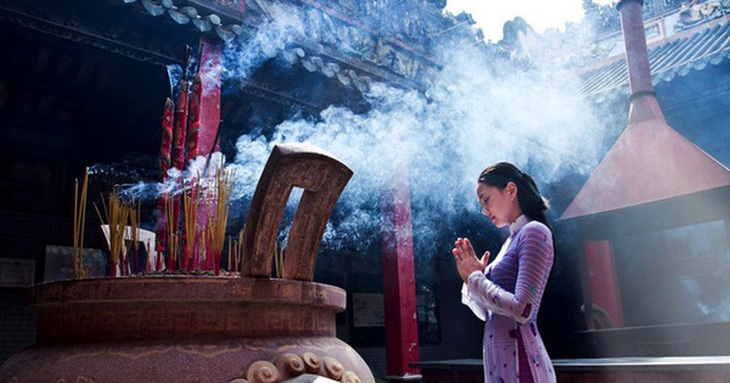 Rằm tháng Giêng đi lễ chùa cần làm những điều gì để không mắc sai lầm khi dâng lễ?