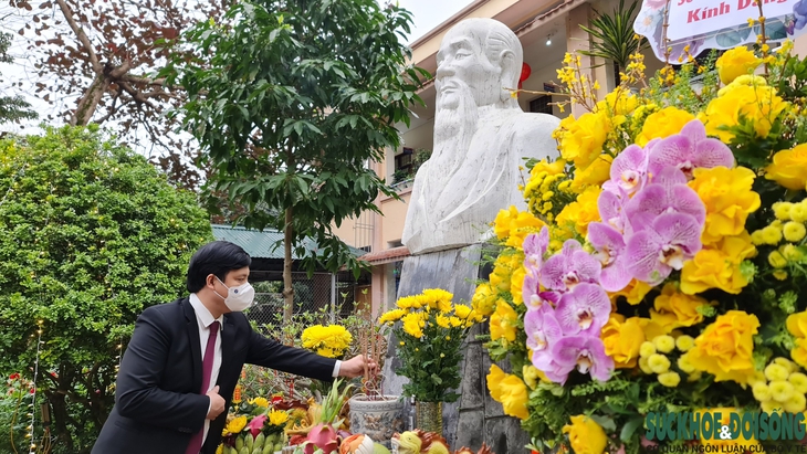 Bệnh viện YHCT Nghệ An dâng hương tưởng nhớ Đại danh y Hải Thượng Lãn Ông Lê Hữu Trác - Ảnh 2. Bệnh viện YHCT Nghệ An dâng hương tưởng nhớ Đại danh y Hải Thượng Lãn Ông Lê Hữu Trác - Ảnh 2.