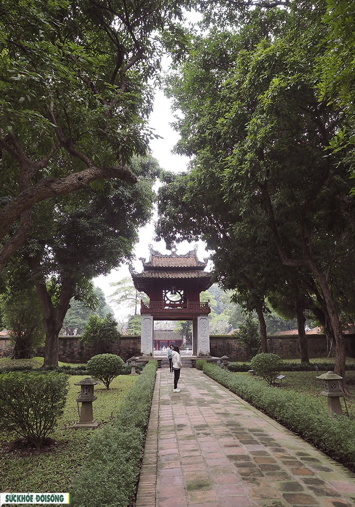 Di tích Văn Miếu - Quốc Tử Giám trong ngày đầu đón khách trở lại - Ảnh 14.