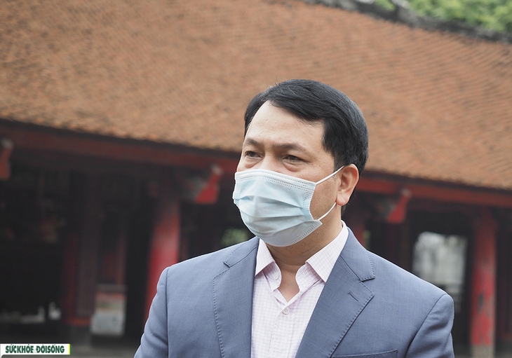 Di tích Văn Miếu - Quốc Tử Giám trong ngày đầu đón khách trở lại - Ảnh 8.