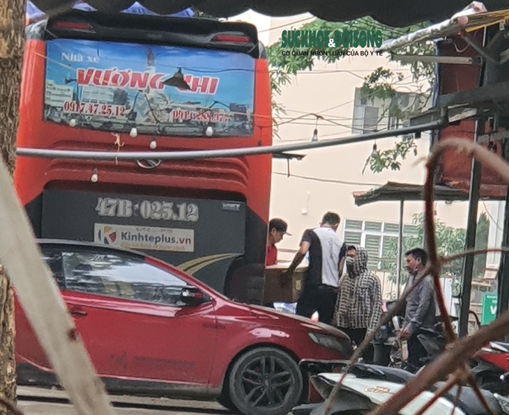 NÓNG: Tập đoàn xe khách “biến hình”, qua mặt hàng loạt chốt cảnh sát giao thông - Ảnh 1.