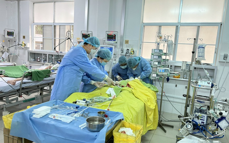 Kỹ thuật ECMO cứu sống bệnh nhân 16 tuổi sốc nhiễm khuẩn kèm viêm cơ tim