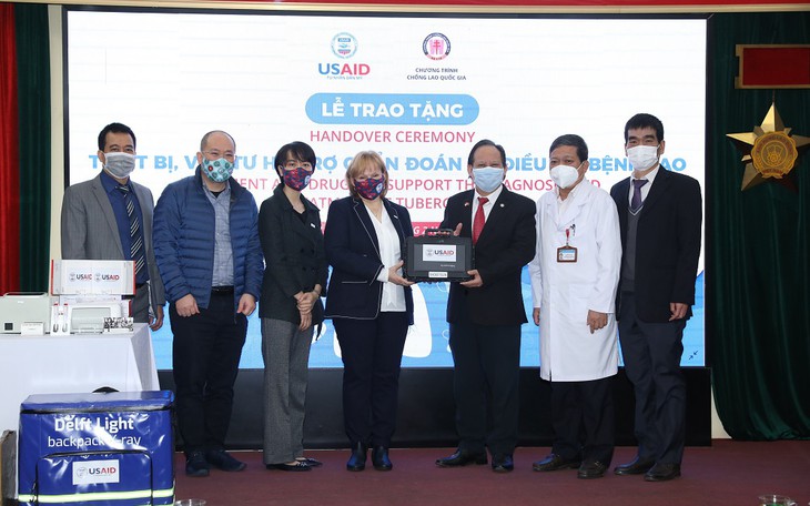 Hoa Kỳ trao tặng thiết bị và thuốc điều trị, giúp Việt Nam thu hẹp khoảng cách trong phát hiện và điều trị bệnh lao