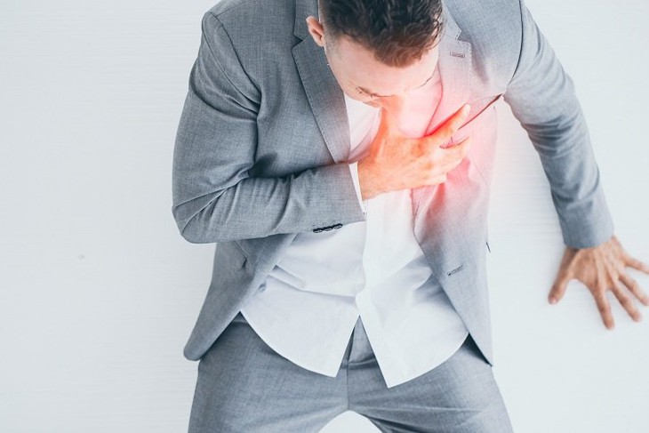 Đột quỵ là tình trạng não bộ bị tổn thương nghiêm trọng do quá trình cấp máu não bị gián đoạn hoặc giảm đáng kể khiến não bộ bị thiếu oxy, không đủ dinh dưỡng để nuôi các tế bào.