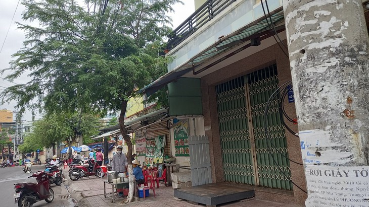 Khánh Hòa: Tràn lan họp chợ trên vỉa hè - Ảnh 3.