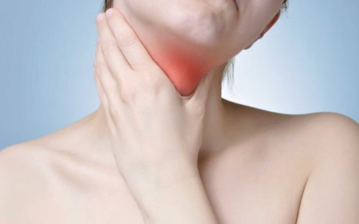 Nuốt đau, khàn tiếng cảnh giác với viêm tuyến giáp mủ