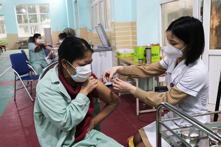 Tiêm vaccine mũi 3 bảo vệ bệnh nhân chạy thận nguy cơ cao trước COVID-19 - Ảnh 7. Tiêm vaccine mũi 3 bảo vệ bệnh nhân chạy thận nguy cơ cao trước COVID-19 - Ảnh 7.