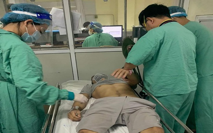 Xót xa ông bà nội bất lực nhìn cháu trai bệnh tật không có tiền chữa trị - Ảnh 2. Xót xa ông bà nội bất lực nhìn cháu trai bệnh tật không có tiền chữa trị - Ảnh 2.