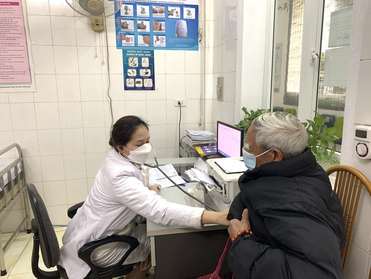 Tiêm vaccine mũi 3 bảo vệ bệnh nhân chạy thận nguy cơ cao trước COVID-19 - Ảnh 6. Tiêm vaccine mũi 3 bảo vệ bệnh nhân chạy thận nguy cơ cao trước COVID-19 - Ảnh 6.