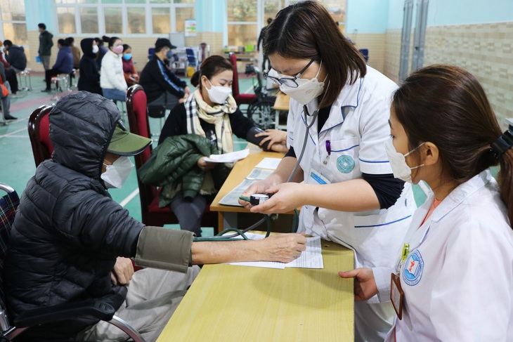 Tiêm vaccine mũi 3 bảo vệ bệnh nhân chạy thận nguy cơ cao trước COVID-19 - Ảnh 4. Tiêm vaccine mũi 3 bảo vệ bệnh nhân chạy thận nguy cơ cao trước COVID-19 - Ảnh 4.