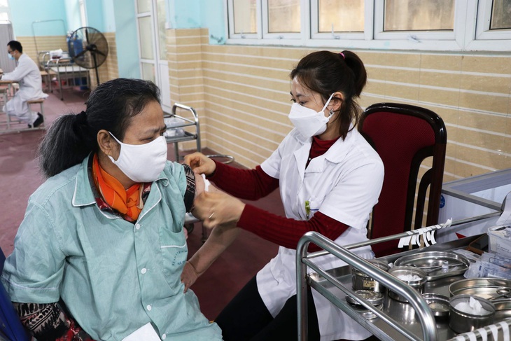 Tiêm vaccine mũi 3 bảo vệ bệnh nhân chạy thận nguy cơ cao trước COVID-19 - Ảnh 8. Tiêm vaccine mũi 3 bảo vệ bệnh nhân chạy thận nguy cơ cao trước COVID-19 - Ảnh 8.