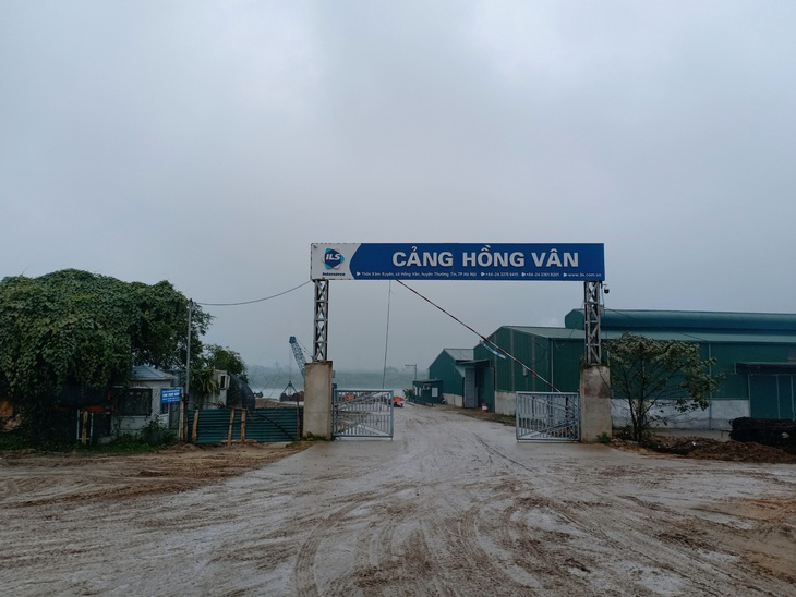 Cảng Hồng Vân sau một tháng đổ sụp xuống sông Hồng giờ ra sao? - Ảnh 1. Cảng Hồng Vân sau một tháng đổ sụp xuống sông Hồng giờ ra sao? - Ảnh 1.