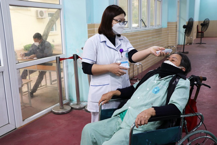 Tiêm vaccine mũi 3 bảo vệ bệnh nhân chạy thận nguy cơ cao trước COVID-19 - Ảnh 3. Tiêm vaccine mũi 3 bảo vệ bệnh nhân chạy thận nguy cơ cao trước COVID-19 - Ảnh 3.