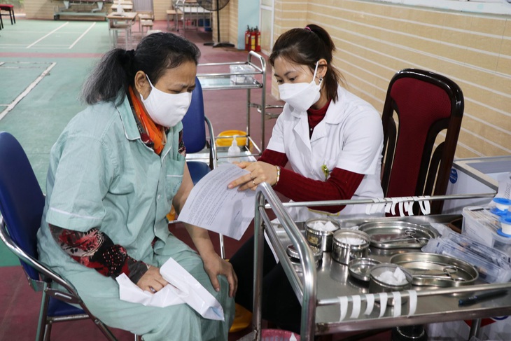 Tiêm vaccine mũi 3 bảo vệ bệnh nhân chạy thận nguy cơ cao trước COVID-19 - Ảnh 5. Tiêm vaccine mũi 3 bảo vệ bệnh nhân chạy thận nguy cơ cao trước COVID-19 - Ảnh 5.